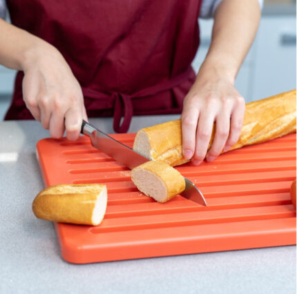 Tabla con ranuras de polietileno PE500 color salmón para cortar pan