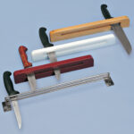 Portacuchillos profesional en madera, polietileno blanco o rojo, y varilla de acero inoxidable